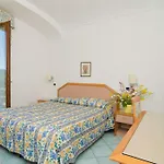 La Capannina - & 3*