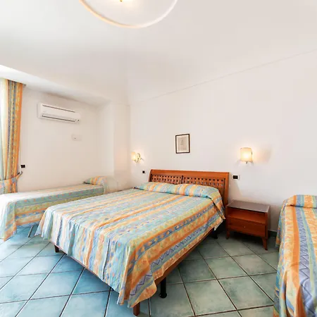 Ξενοδοχείο La Capannina - & 3*