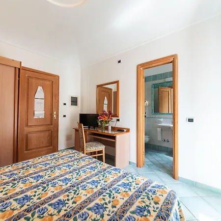 Ξενοδοχείο La Capannina - &