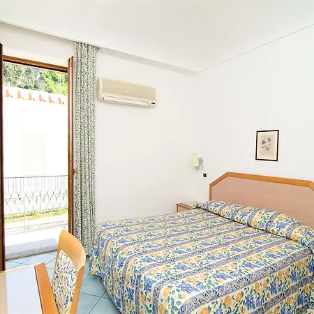 Hotel La Capannina - & 3*